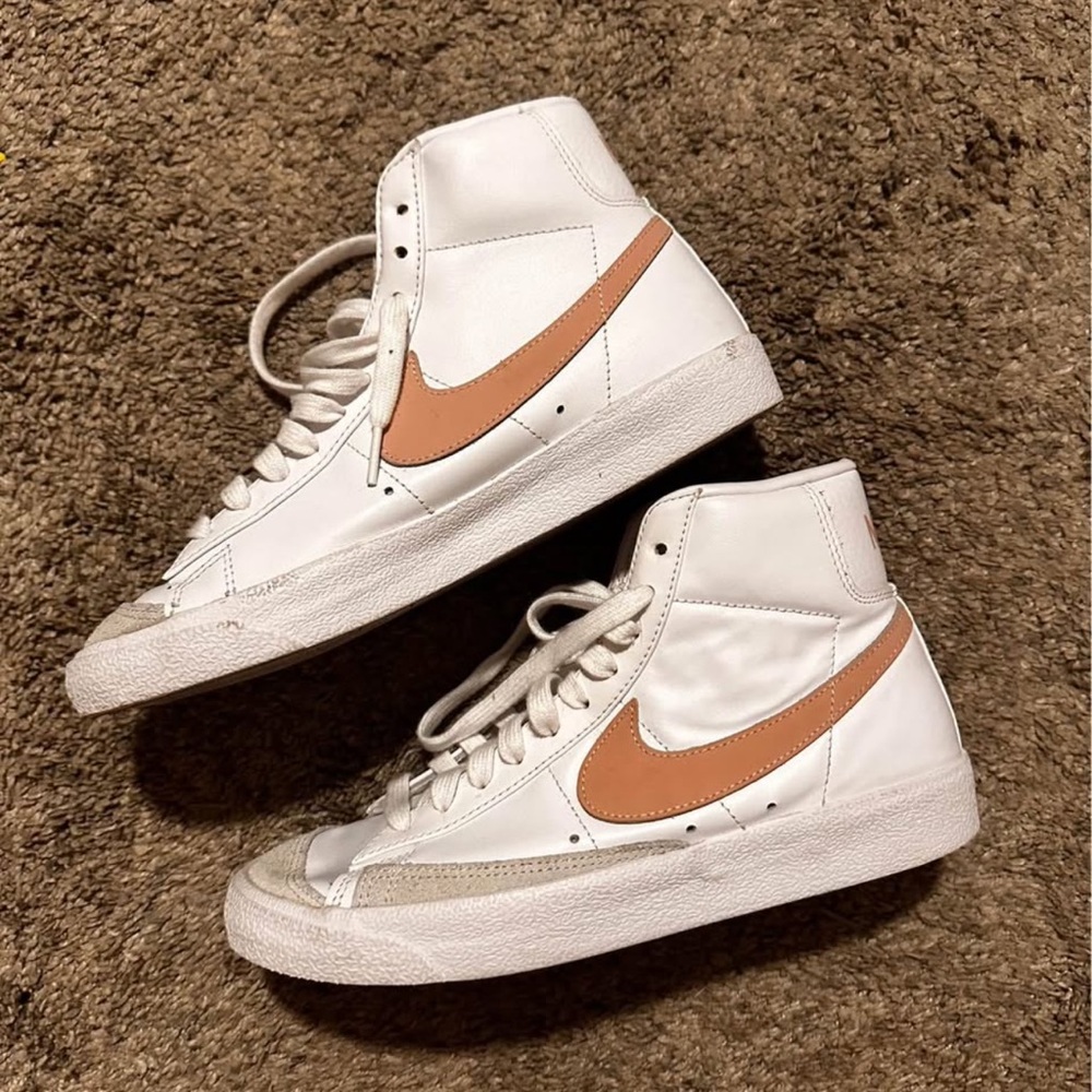 Nike White and light pink High-Top blazers